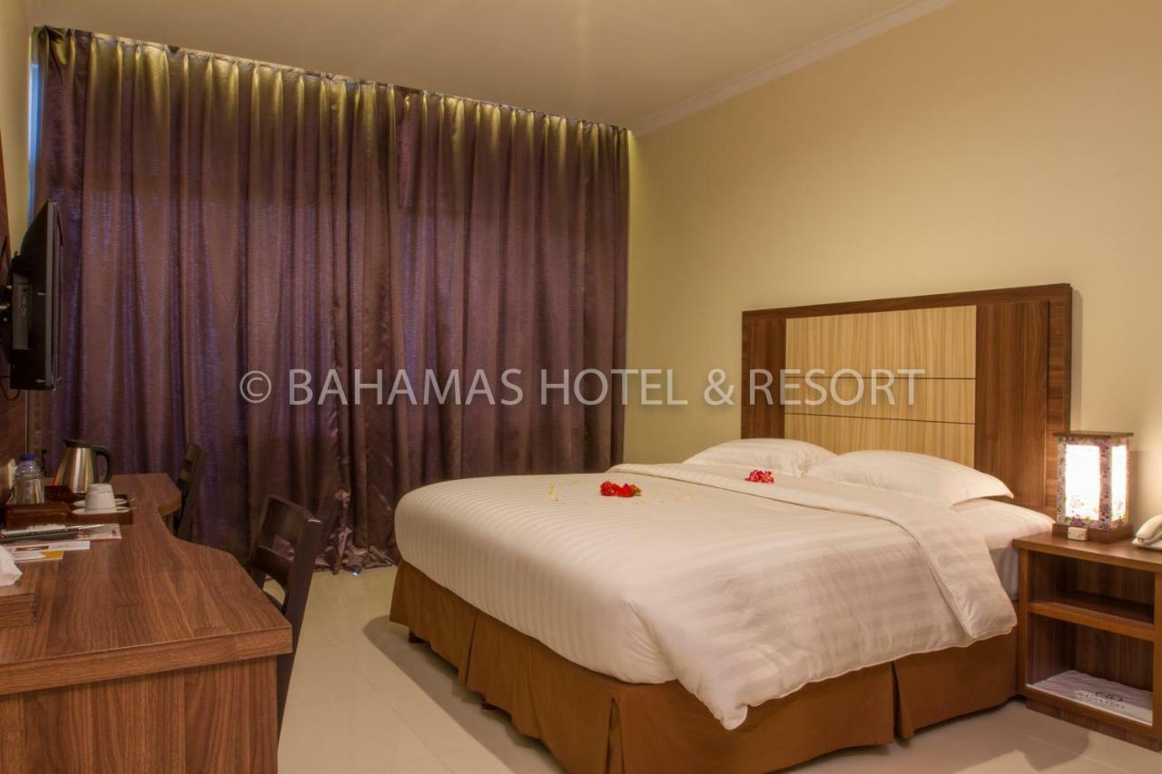 Bahamas Hotel & Resort Tanjung Pandan Exteriér fotografie