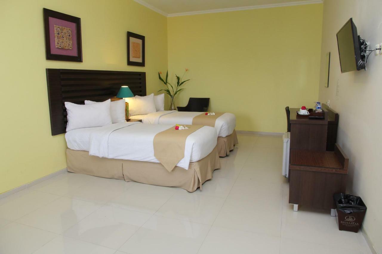 Bahamas Hotel & Resort Tanjung Pandan Exteriér fotografie